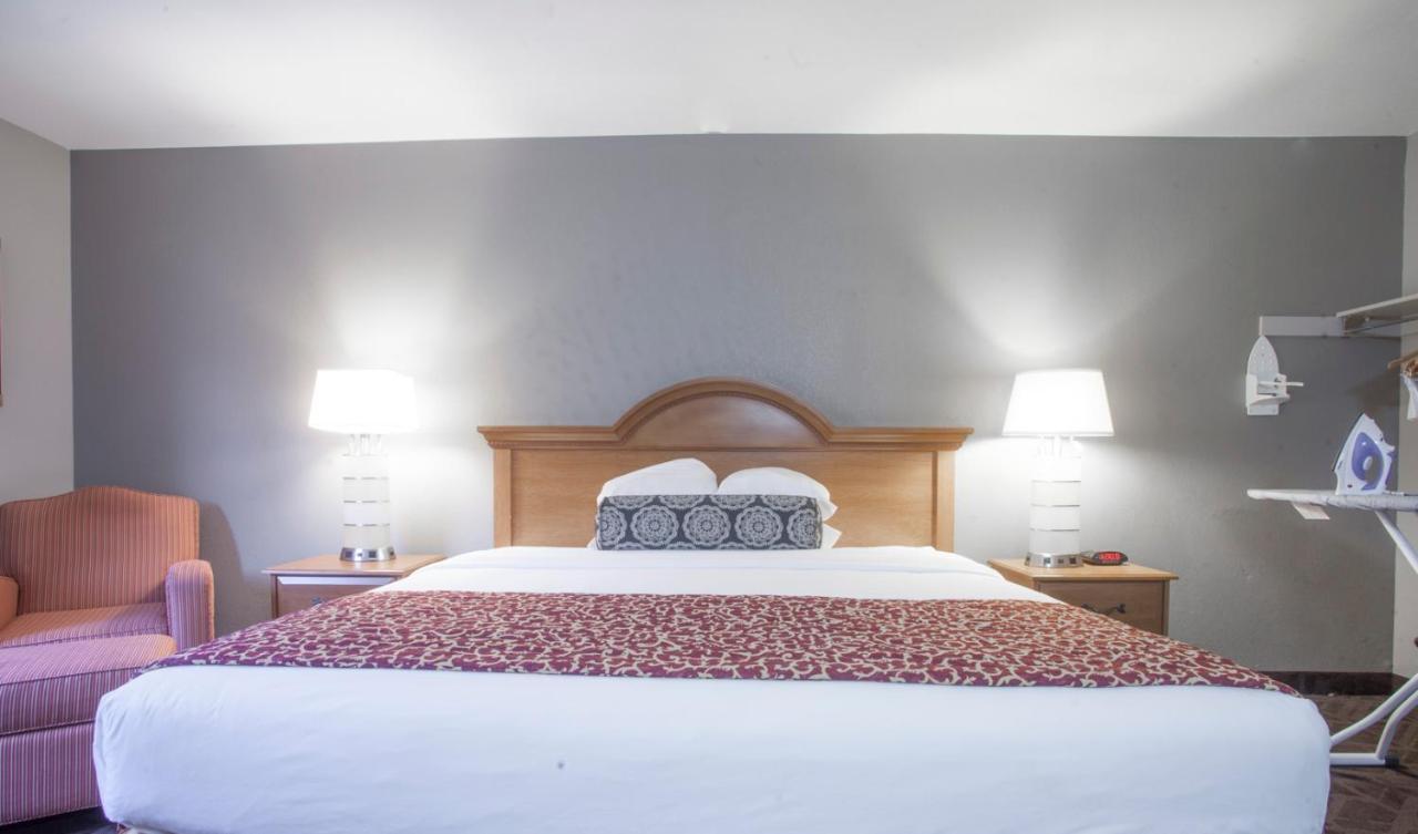 Hotel Ramada By Wyndham Barstow Esterno foto
