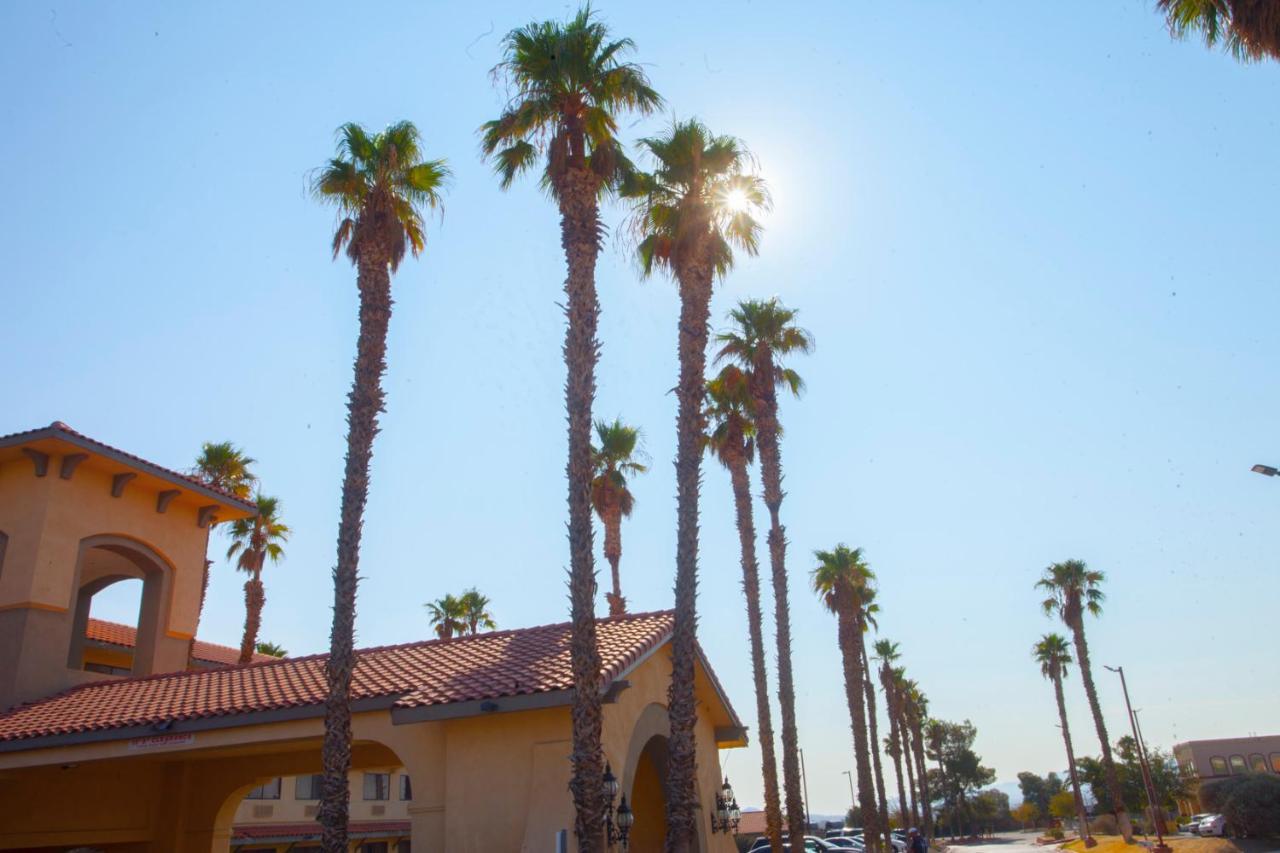 Hotel Ramada By Wyndham Barstow Esterno foto
