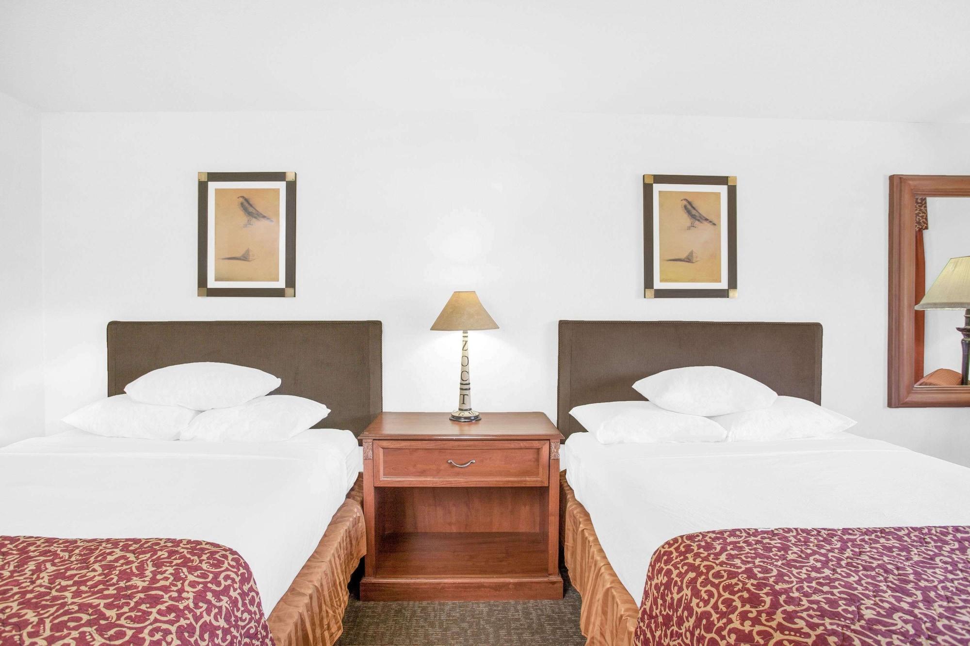 Hotel Ramada By Wyndham Barstow Esterno foto