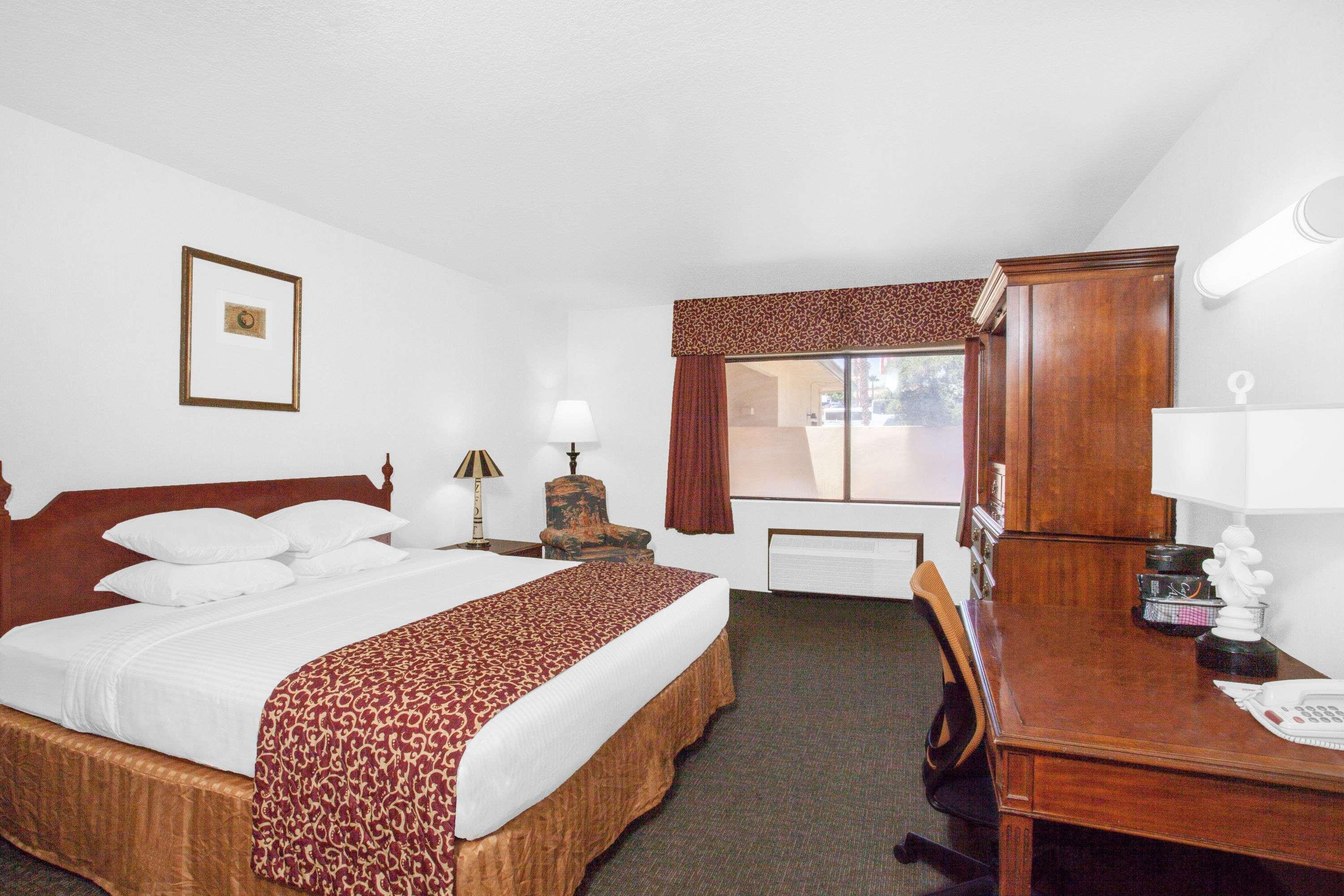 Hotel Ramada By Wyndham Barstow Esterno foto