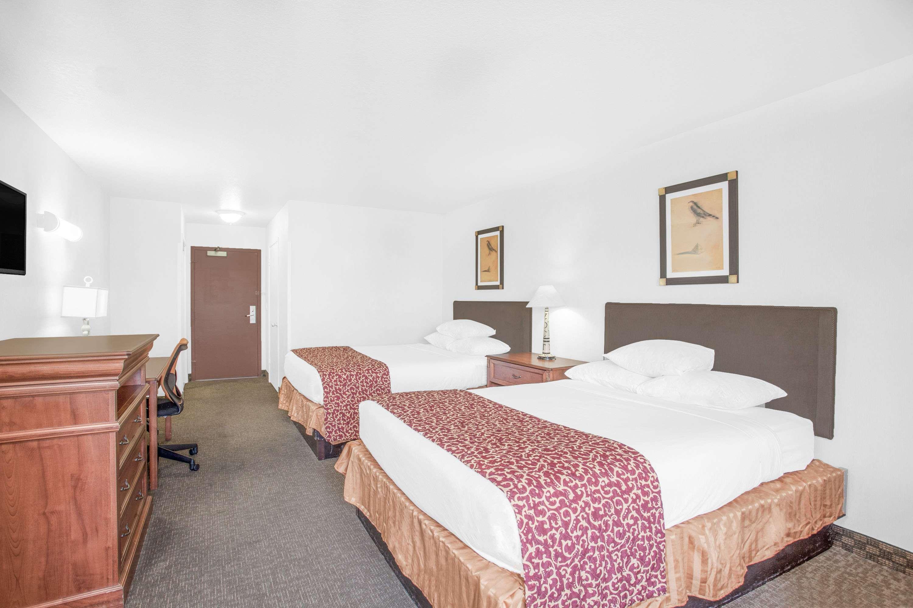 Hotel Ramada By Wyndham Barstow Esterno foto