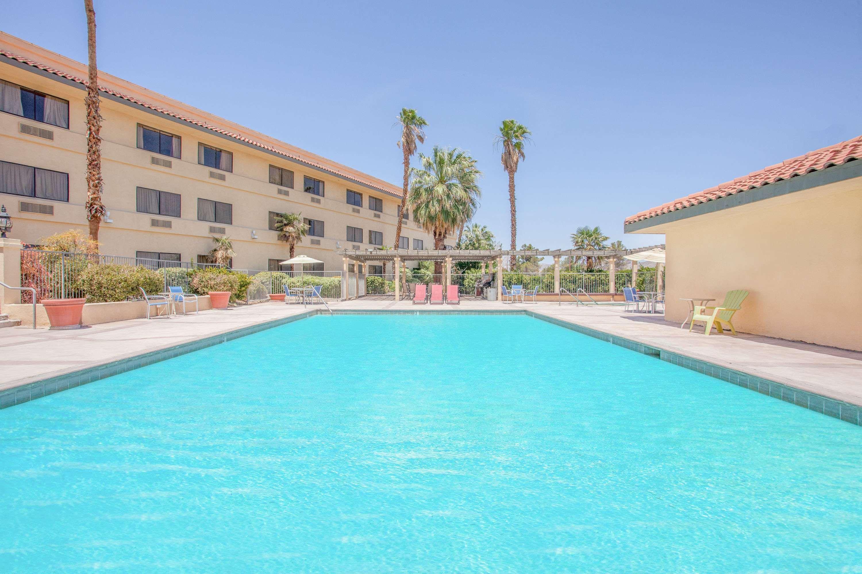 Hotel Ramada By Wyndham Barstow Esterno foto