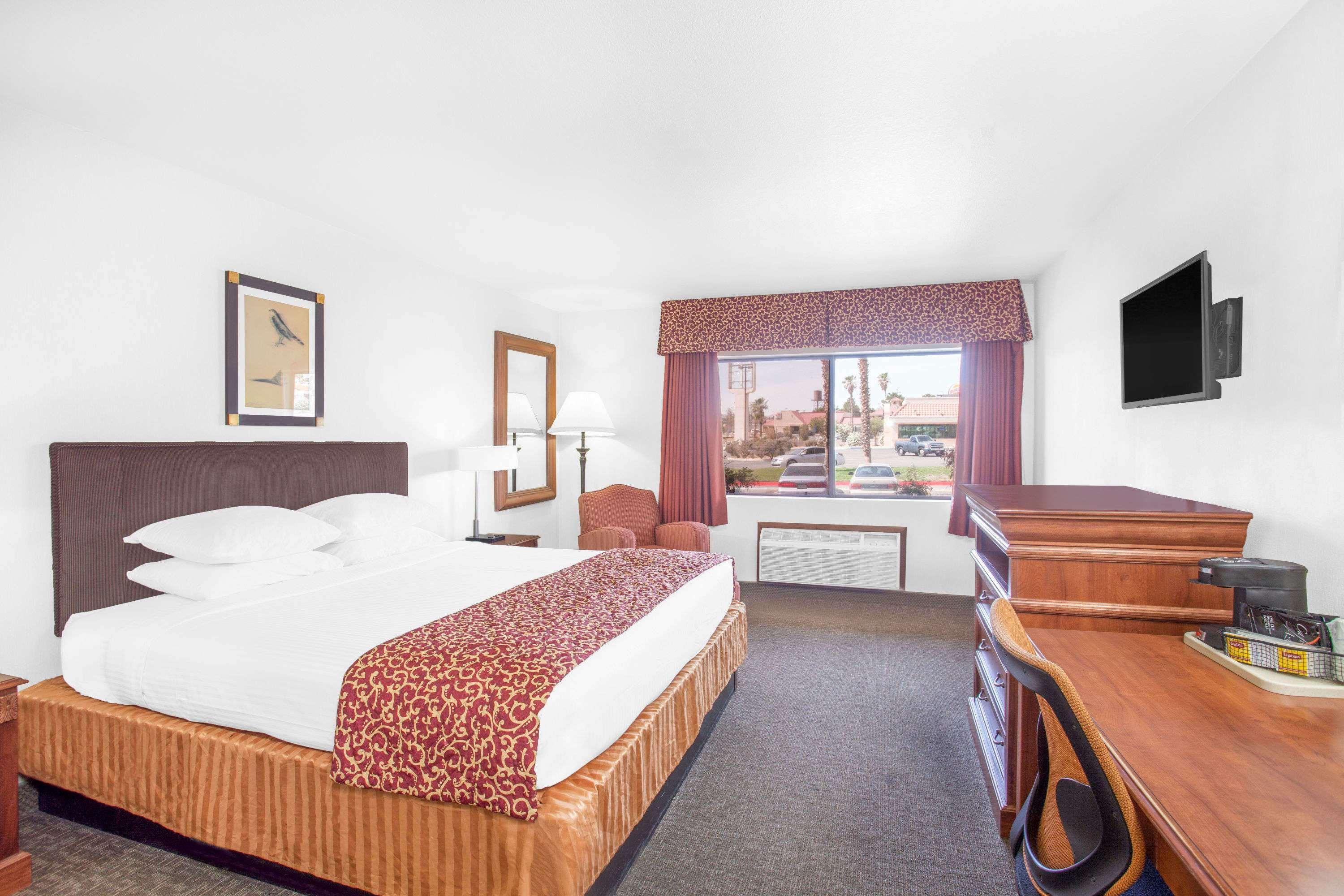 Hotel Ramada By Wyndham Barstow Esterno foto