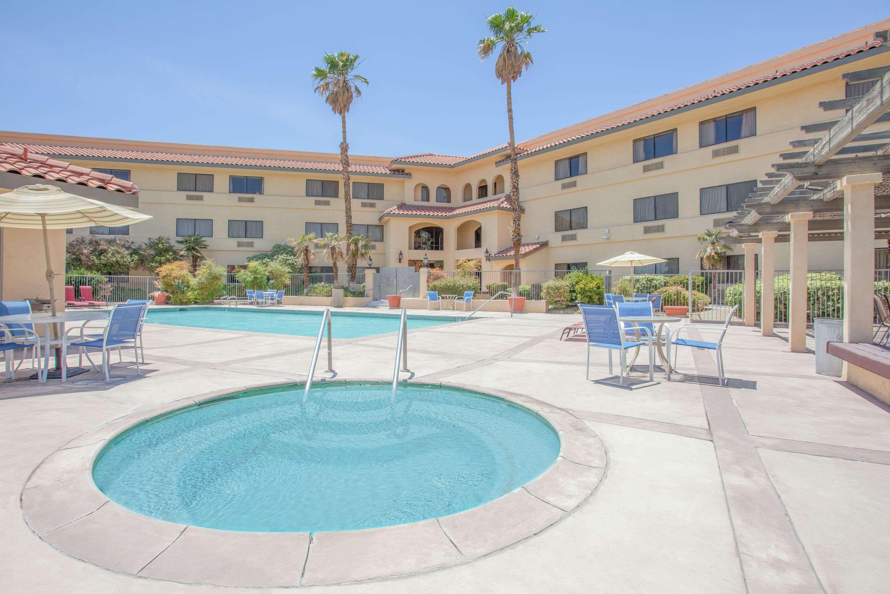 Hotel Ramada By Wyndham Barstow Esterno foto