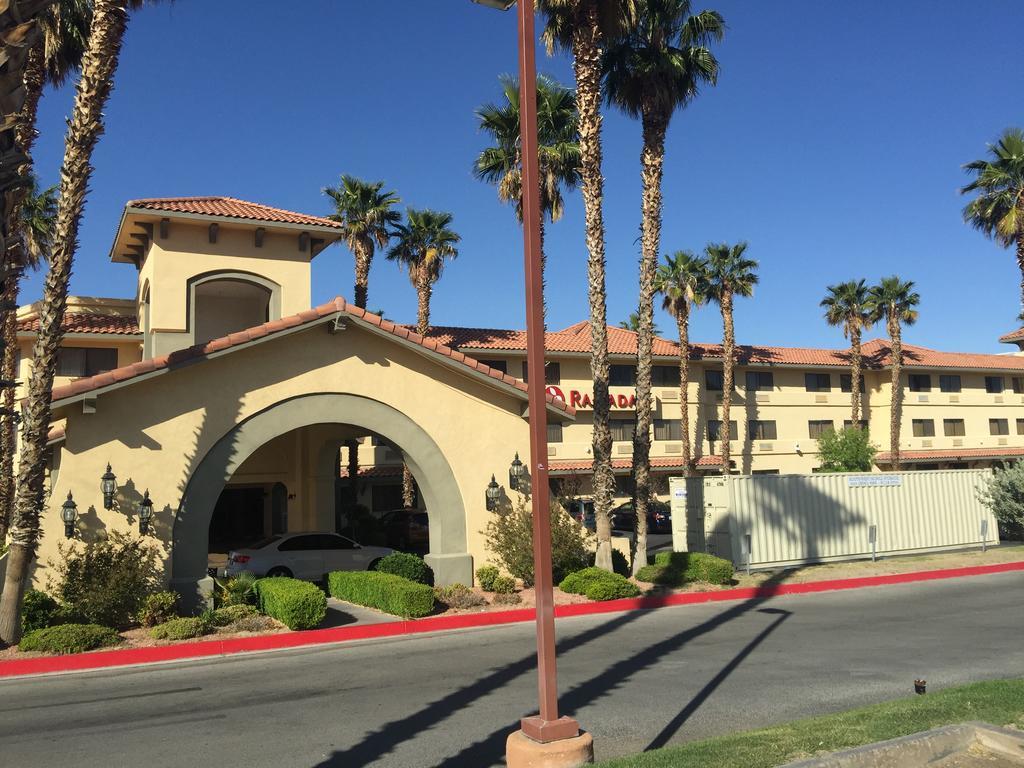 Hotel Ramada By Wyndham Barstow Esterno foto