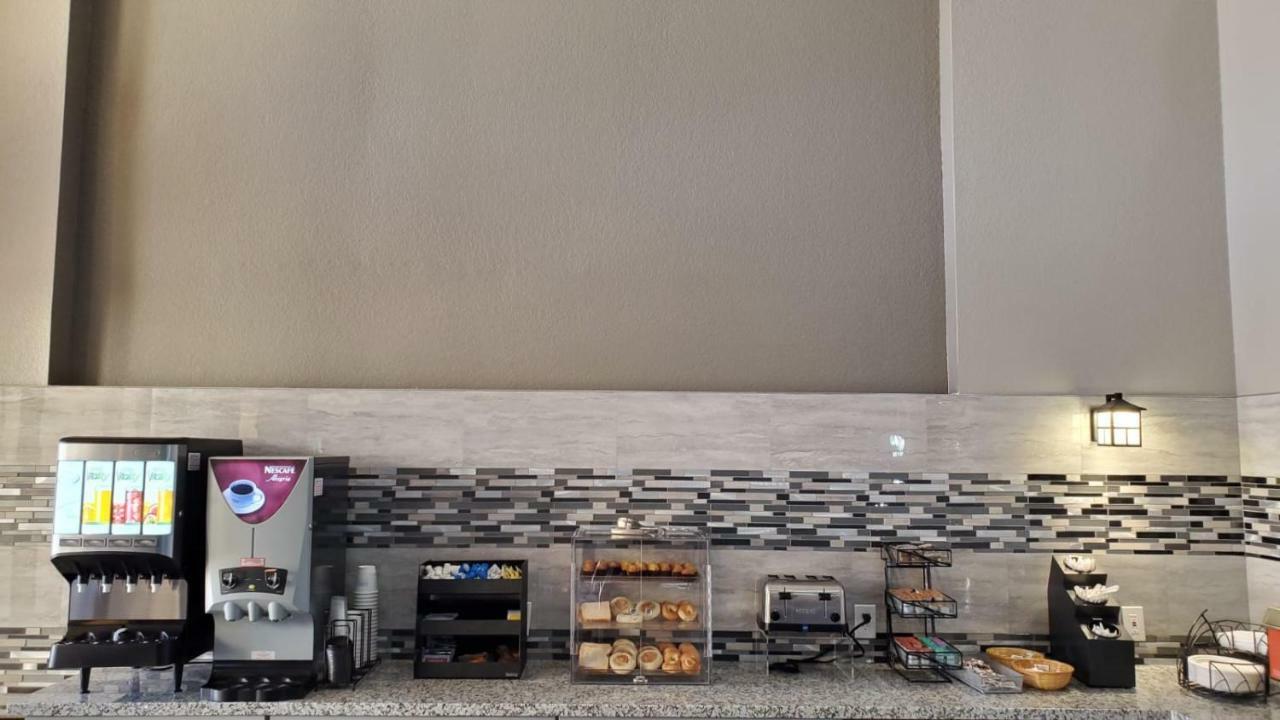 Hotel Ramada By Wyndham Barstow Esterno foto